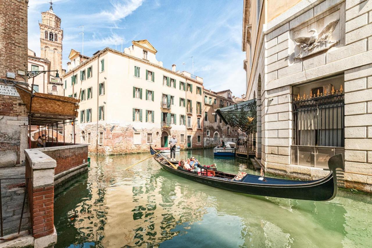 Casanova Fenice - Canal View Βενετία Εξωτερικό φωτογραφία